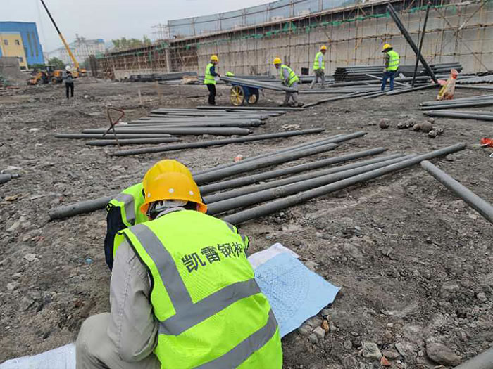 巴音郭楞螺栓球网架结构